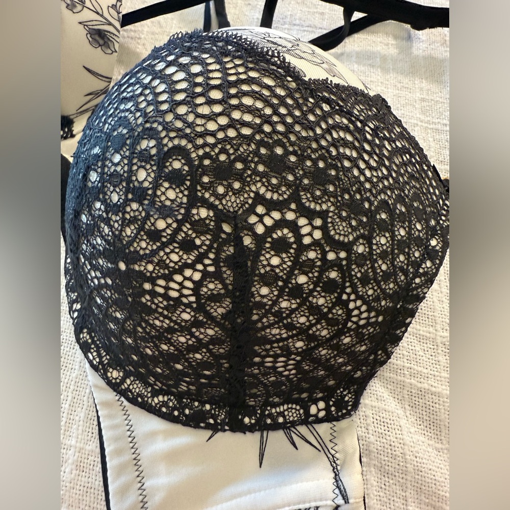 Sexy Cacique Black and Cream Lace Razorback, Front Closure Bra, Size 44b - Picture 6 of 7